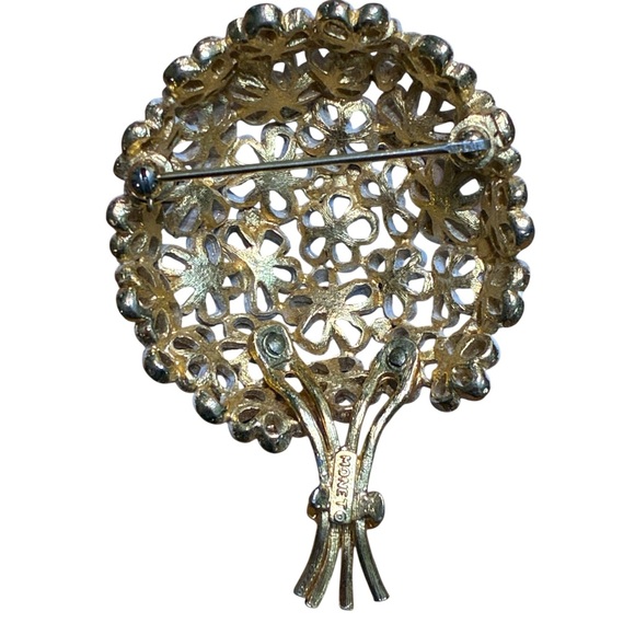 Vintage Monet White Enameled Daisy Bouquet Brooch with Gold Stem - Picture 3 of 4